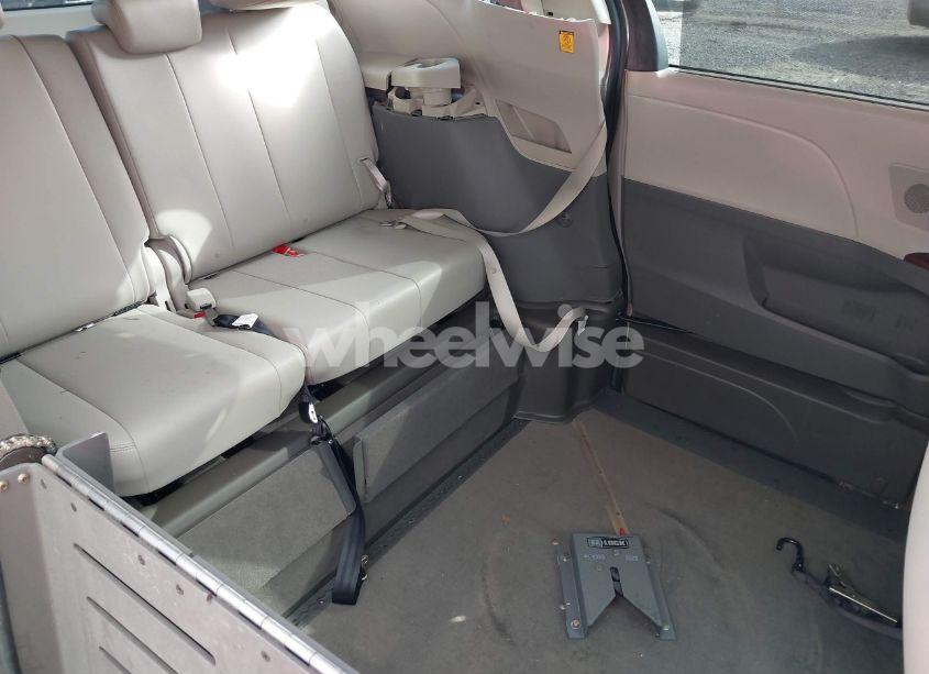 Photo 8 of 2011 Toyota Sienna XLE/LIMITED (VIN 5TDYK3DC2BS109028)