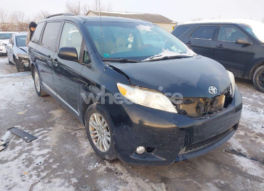 2012 Toyota Sienna XLE V6 8 PASSENGER (VIN 5TDYK3DC2CS178416) main photo