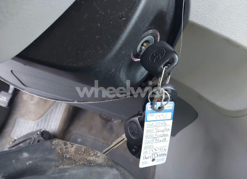 Photo 11 of 2012 Toyota Sienna XLE V6 8 PASSENGER (VIN 5TDYK3DC2CS178416)