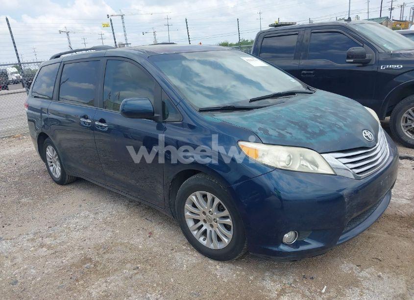2012 Toyota Sienna XLE V6 8 PASSENGER (VIN 5TDYK3DC2CS179436) main photo