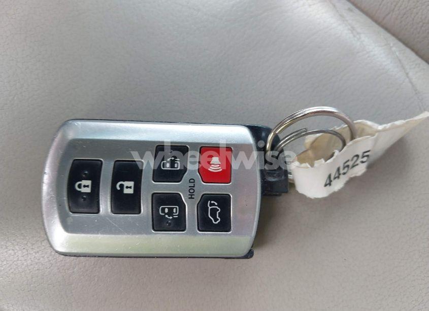 Photo 11 of 2012 Toyota Sienna XLE V6 8 PASSENGER (VIN 5TDYK3DC2CS179436)