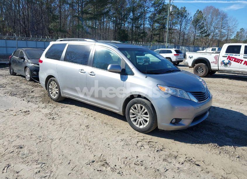 2012 Toyota Sienna XLE V6 8 PASSENGER (VIN 5TDYK3DC2CS271503) main photo