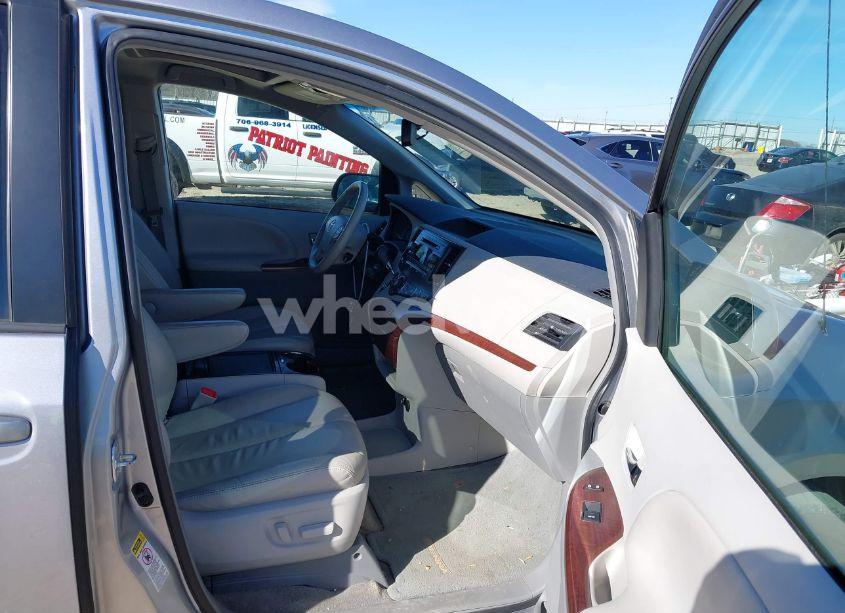 Photo 5 of 2012 Toyota Sienna XLE V6 8 PASSENGER (VIN 5TDYK3DC2CS271503)
