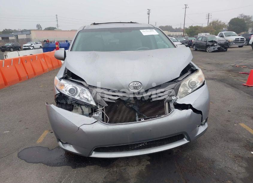 Photo 11 of 2012 Toyota Sienna XLE/LIMITED (VIN 5TDYK3DC2CS277785)
