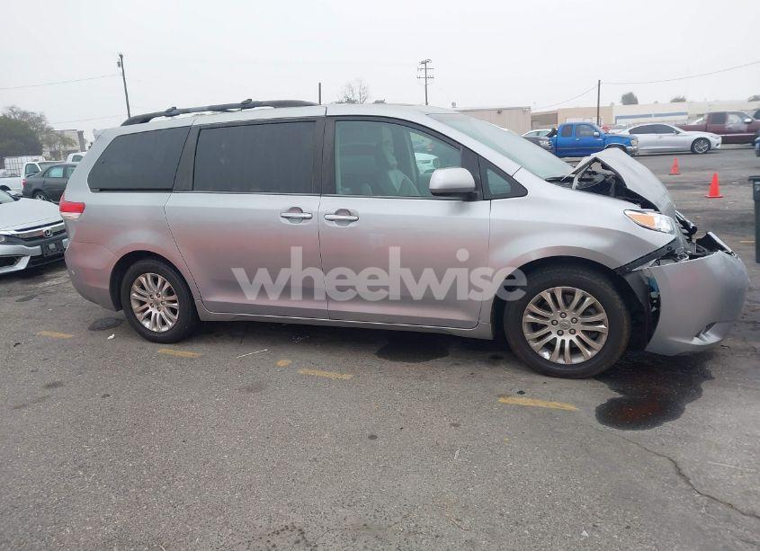 Photo 12 of 2012 Toyota Sienna XLE/LIMITED (VIN 5TDYK3DC2CS277785)