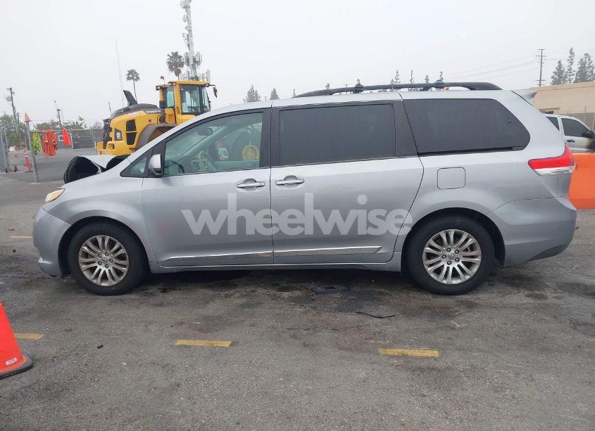 Photo 13 of 2012 Toyota Sienna XLE/LIMITED (VIN 5TDYK3DC2CS277785)