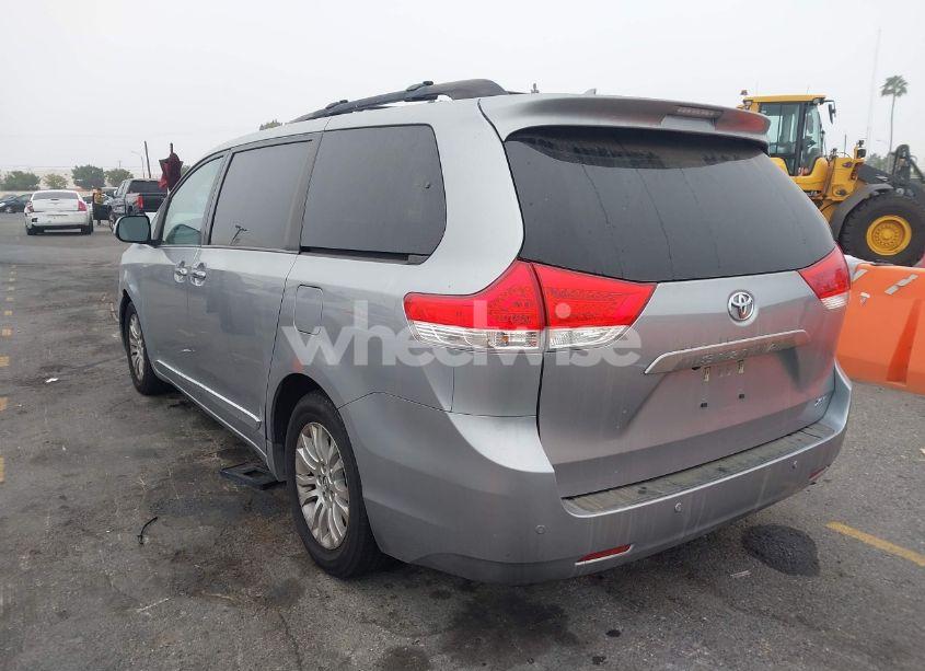 Photo 3 of 2012 Toyota Sienna XLE/LIMITED (VIN 5TDYK3DC2CS277785)