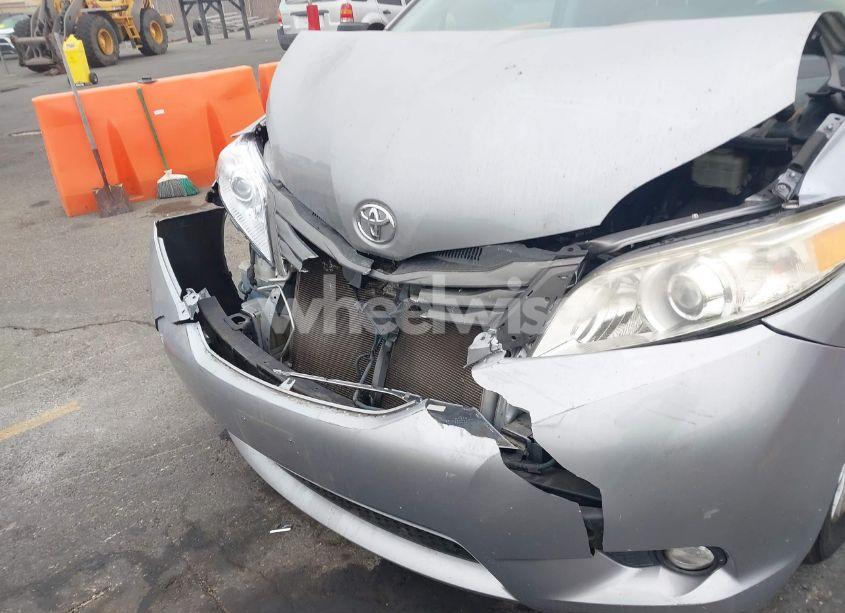 Photo 6 of 2012 Toyota Sienna XLE/LIMITED (VIN 5TDYK3DC2CS277785)