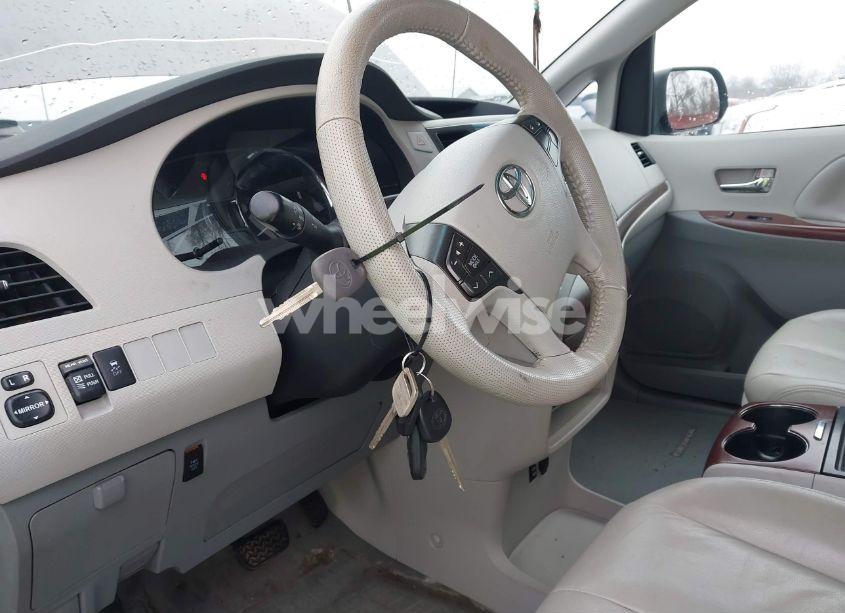 Photo 11 of 2013 Toyota Sienna XLE V6 8 PASSENGER (VIN 5TDYK3DC2DS293583)