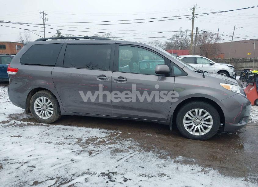 Photo 13 of 2013 Toyota Sienna XLE V6 8 PASSENGER (VIN 5TDYK3DC2DS293583)