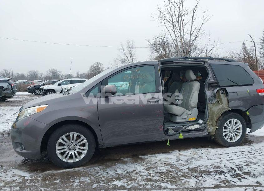 Photo 14 of 2013 Toyota Sienna XLE V6 8 PASSENGER (VIN 5TDYK3DC2DS293583)