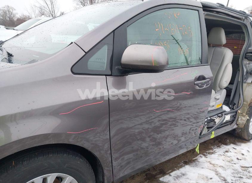 Photo 18 of 2013 Toyota Sienna XLE V6 8 PASSENGER (VIN 5TDYK3DC2DS293583)