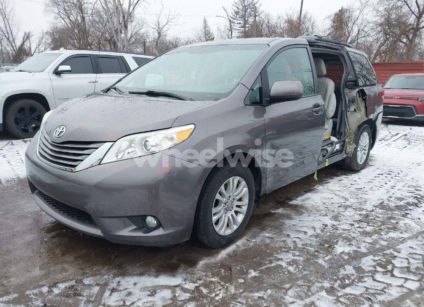 Photo 2 of 2013 Toyota Sienna XLE V6 8 PASSENGER (VIN 5TDYK3DC2DS293583)