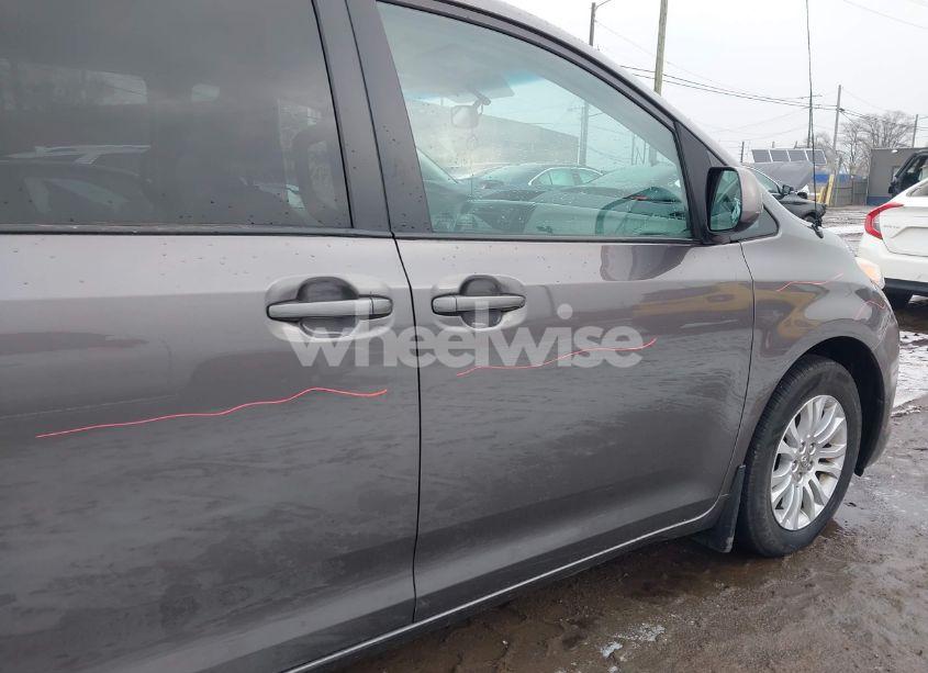 Photo 21 of 2013 Toyota Sienna XLE V6 8 PASSENGER (VIN 5TDYK3DC2DS293583)