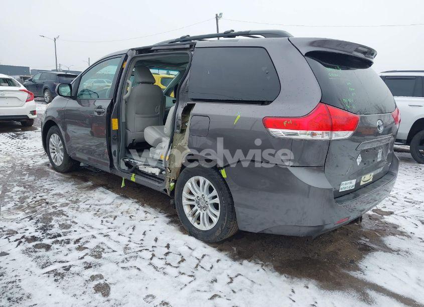 Photo 3 of 2013 Toyota Sienna XLE V6 8 PASSENGER (VIN 5TDYK3DC2DS293583)