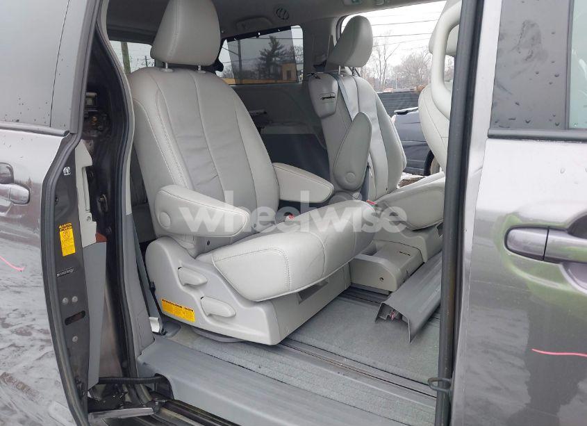 Photo 8 of 2013 Toyota Sienna XLE V6 8 PASSENGER (VIN 5TDYK3DC2DS293583)