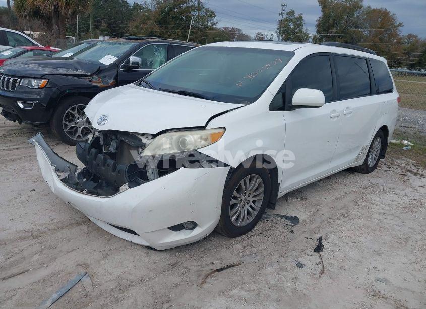 Photo 2 of 2013 Toyota Sienna XLE V6 8 PASSENGER (VIN 5TDYK3DC2DS347500)