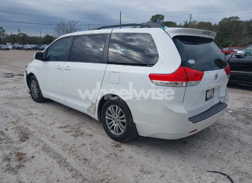 Photo 3 of 2013 Toyota Sienna XLE V6 8 PASSENGER (VIN 5TDYK3DC2DS347500)