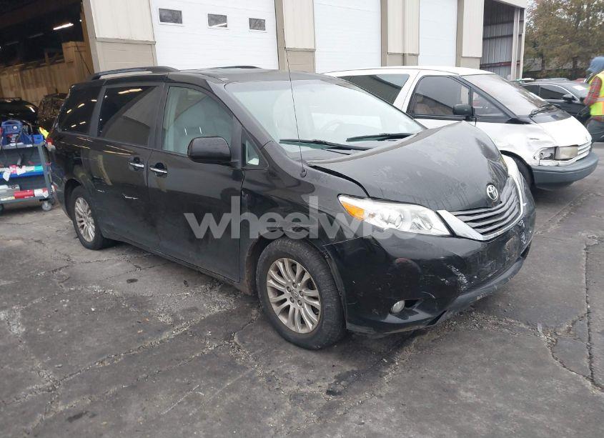 2013 Toyota Sienna XLE/LIMITED (VIN 5TDYK3DC2DS355614) main photo
