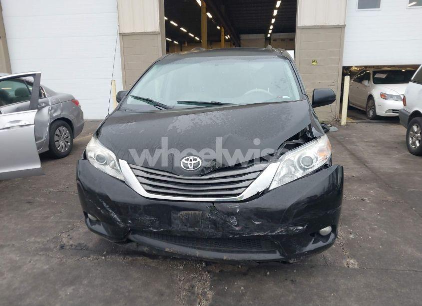 Photo 13 of 2013 Toyota Sienna XLE/LIMITED (VIN 5TDYK3DC2DS355614)