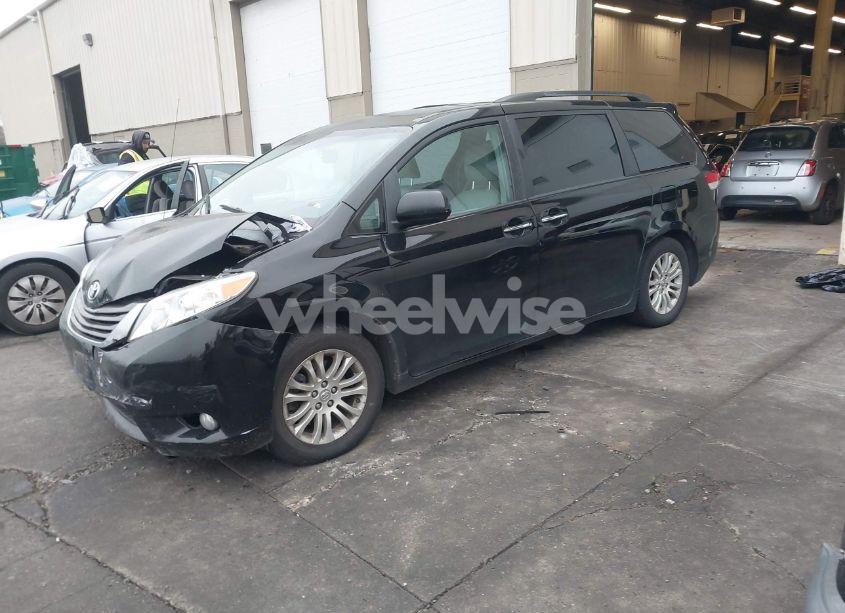 Photo 2 of 2013 Toyota Sienna XLE/LIMITED (VIN 5TDYK3DC2DS355614)