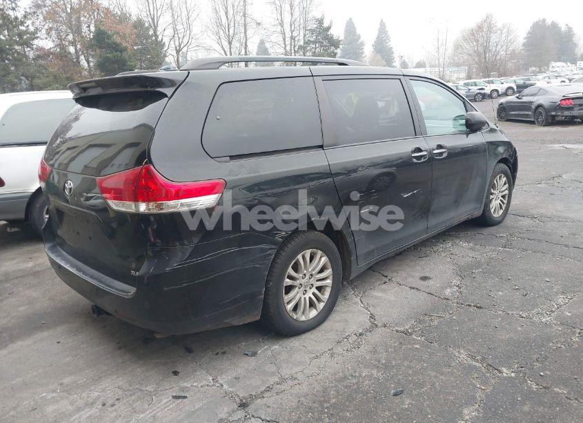 Photo 4 of 2013 Toyota Sienna XLE/LIMITED (VIN 5TDYK3DC2DS355614)