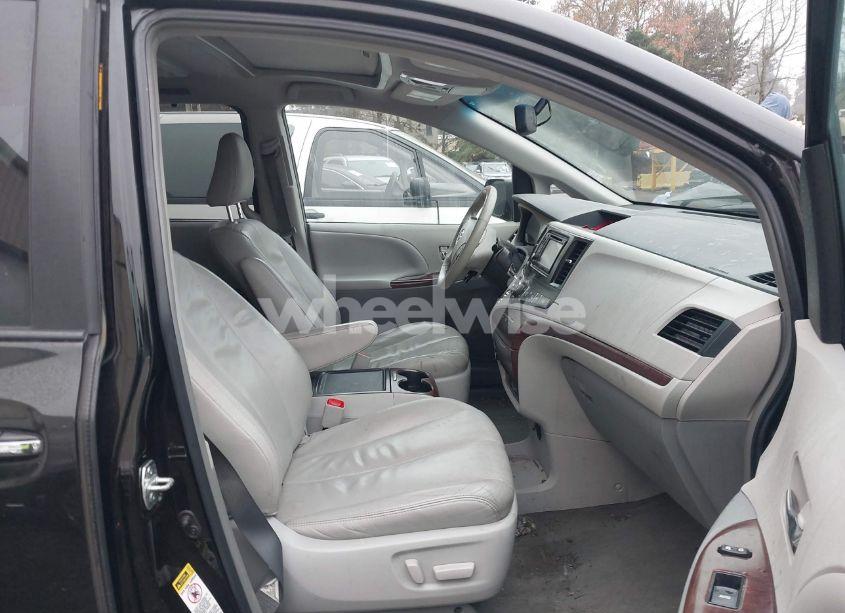 Photo 5 of 2013 Toyota Sienna XLE/LIMITED (VIN 5TDYK3DC2DS355614)