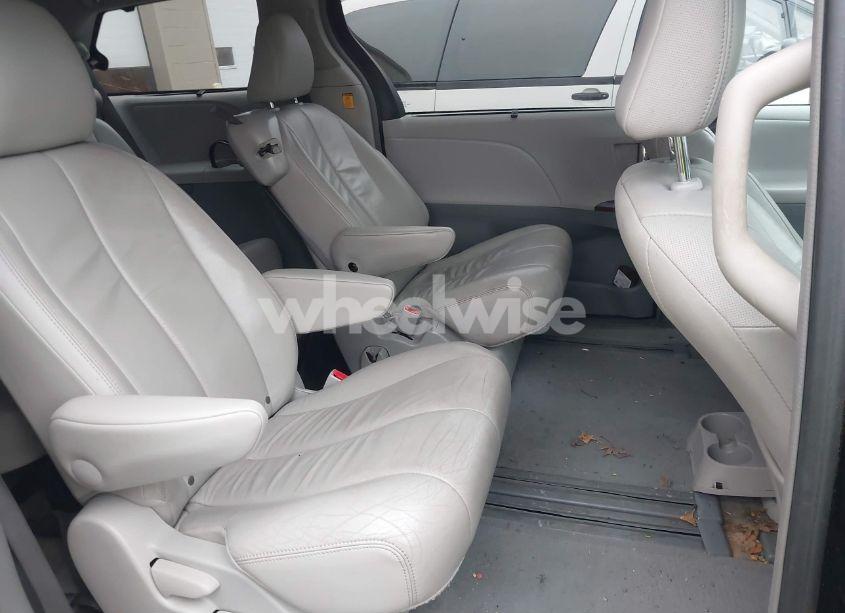 Photo 8 of 2013 Toyota Sienna XLE/LIMITED (VIN 5TDYK3DC2DS355614)