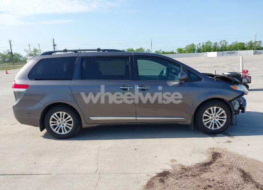 Photo 13 of 2013 Toyota Sienna XLE V6 8 PASSENGER (VIN 5TDYK3DC2DS356018)