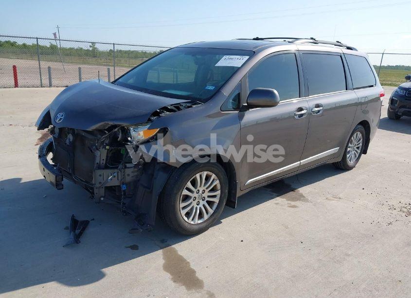 Photo 2 of 2013 Toyota Sienna XLE V6 8 PASSENGER (VIN 5TDYK3DC2DS356018)