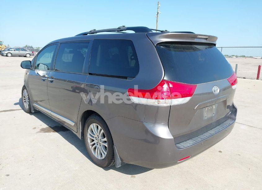 Photo 3 of 2013 Toyota Sienna XLE V6 8 PASSENGER (VIN 5TDYK3DC2DS356018)