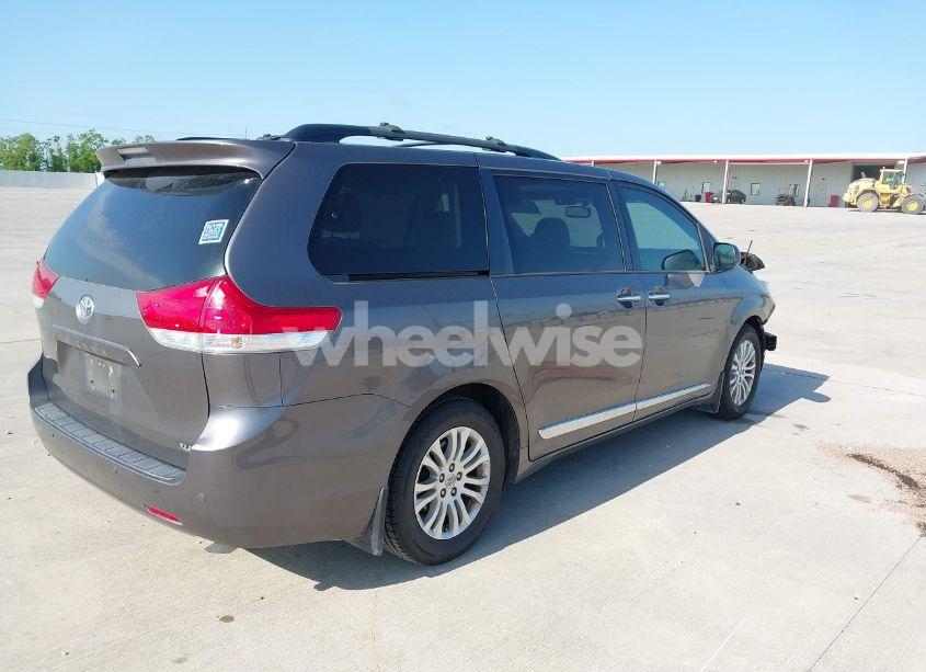 Photo 4 of 2013 Toyota Sienna XLE V6 8 PASSENGER (VIN 5TDYK3DC2DS356018)