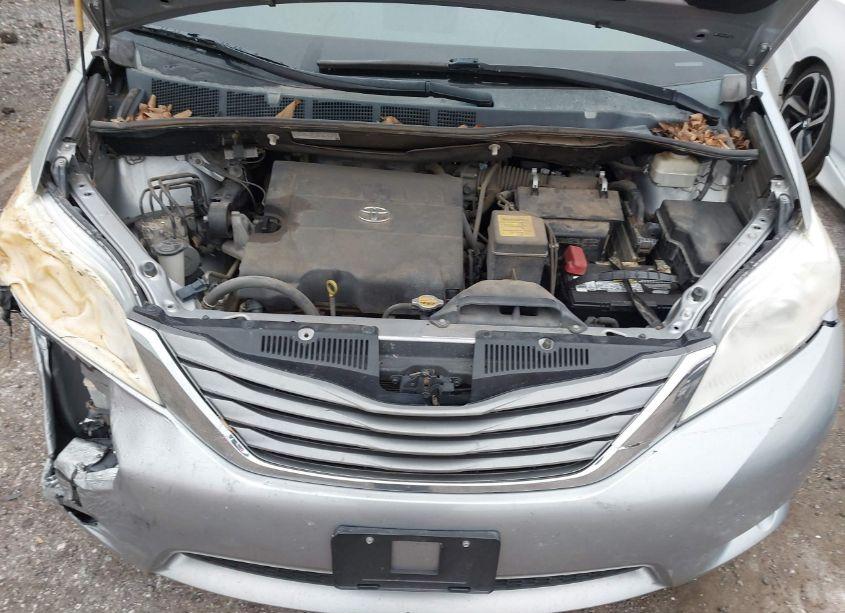 Photo 10 of 2013 Toyota Sienna XLE V6 8 PASSENGER (VIN 5TDYK3DC2DS374776)