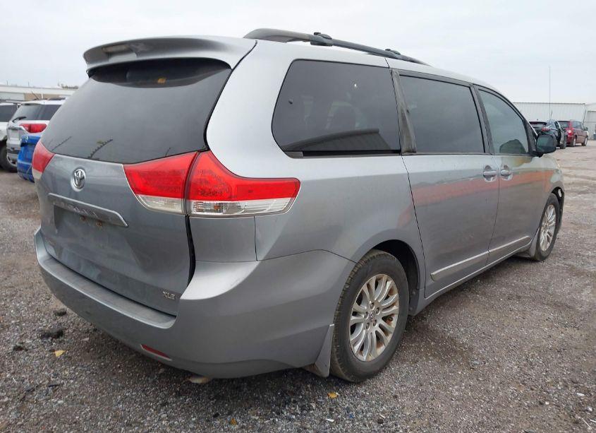Photo 4 of 2013 Toyota Sienna XLE V6 8 PASSENGER (VIN 5TDYK3DC2DS374776)