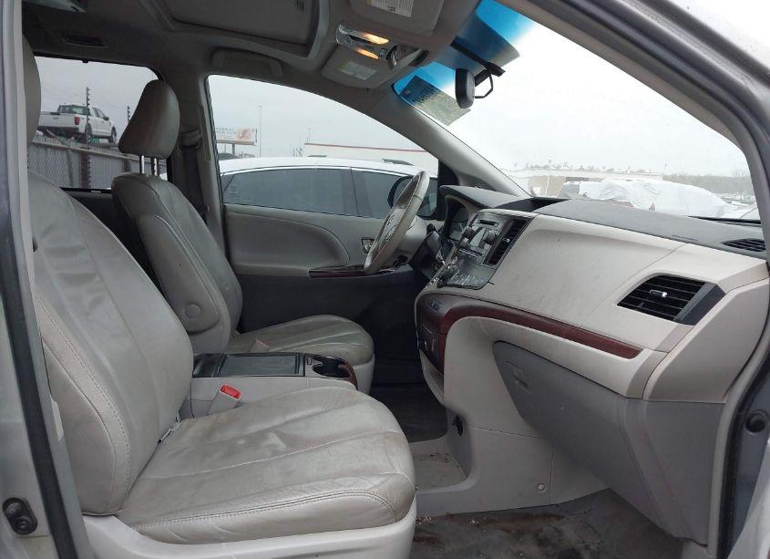 Photo 5 of 2013 Toyota Sienna XLE V6 8 PASSENGER (VIN 5TDYK3DC2DS374776)