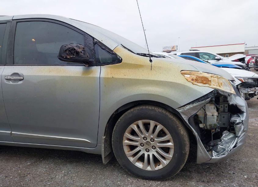 Photo 6 of 2013 Toyota Sienna XLE V6 8 PASSENGER (VIN 5TDYK3DC2DS374776)