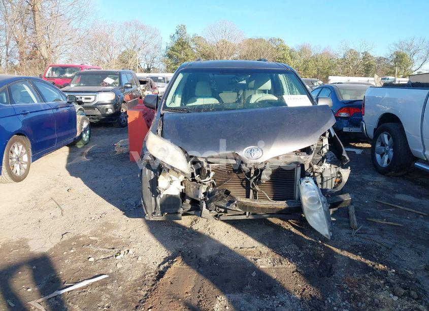 Photo 13 of 2014 Toyota Sienna XLE V6 8 PASSENGER (VIN 5TDYK3DC2ES412072)