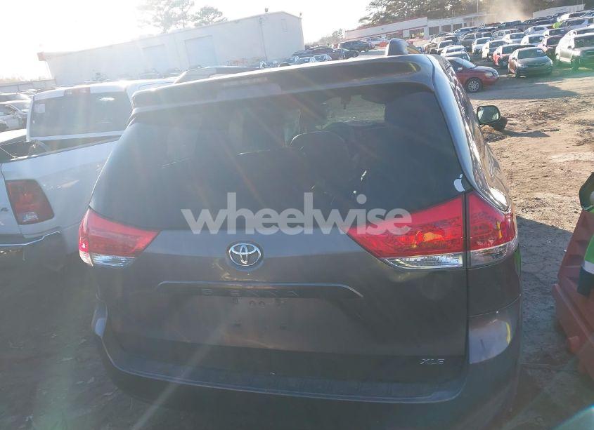 Photo 17 of 2014 Toyota Sienna XLE V6 8 PASSENGER (VIN 5TDYK3DC2ES412072)