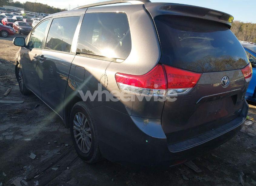 Photo 3 of 2014 Toyota Sienna XLE V6 8 PASSENGER (VIN 5TDYK3DC2ES412072)