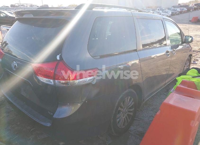 Photo 4 of 2014 Toyota Sienna XLE V6 8 PASSENGER (VIN 5TDYK3DC2ES412072)