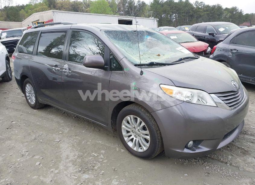 2014 Toyota Sienna XLE V6 8 PASSENGER (VIN 5TDYK3DC2ES420737) main photo