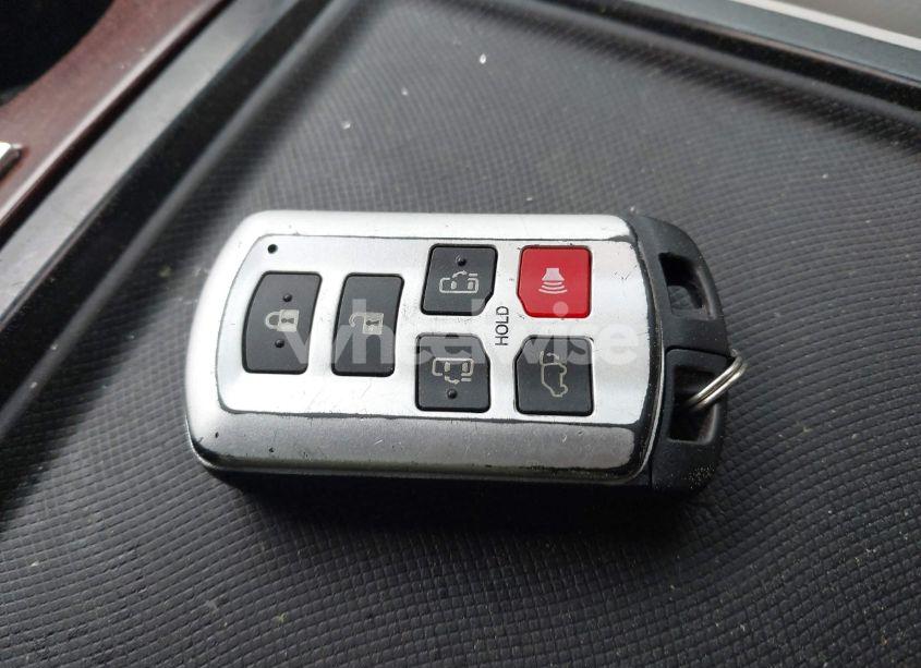 Photo 11 of 2014 Toyota Sienna XLE V6 8 PASSENGER (VIN 5TDYK3DC2ES420737)