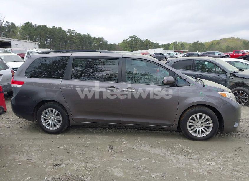 Photo 13 of 2014 Toyota Sienna XLE V6 8 PASSENGER (VIN 5TDYK3DC2ES420737)