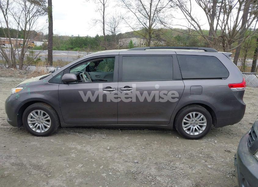 Photo 14 of 2014 Toyota Sienna XLE V6 8 PASSENGER (VIN 5TDYK3DC2ES420737)
