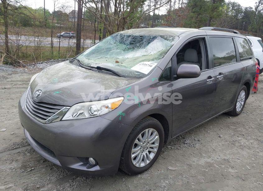 Photo 2 of 2014 Toyota Sienna XLE V6 8 PASSENGER (VIN 5TDYK3DC2ES420737)
