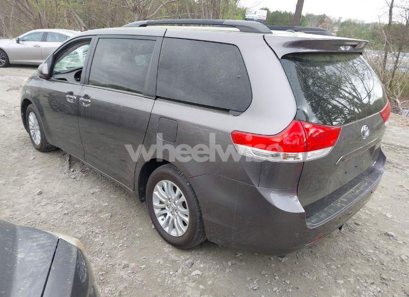 Photo 3 of 2014 Toyota Sienna XLE V6 8 PASSENGER (VIN 5TDYK3DC2ES420737)
