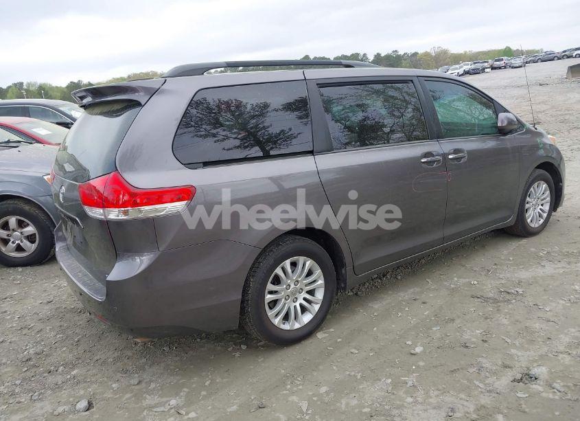 Photo 4 of 2014 Toyota Sienna XLE V6 8 PASSENGER (VIN 5TDYK3DC2ES420737)