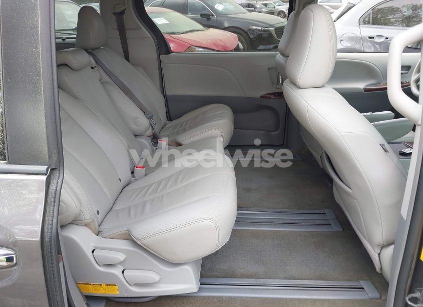 Photo 8 of 2014 Toyota Sienna XLE V6 8 PASSENGER (VIN 5TDYK3DC2ES420737)