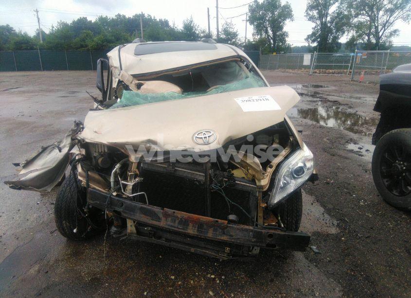 Photo 11 of 2014 Toyota Sienna XLE V6 8 PASSENGER (VIN 5TDYK3DC2ES443323)