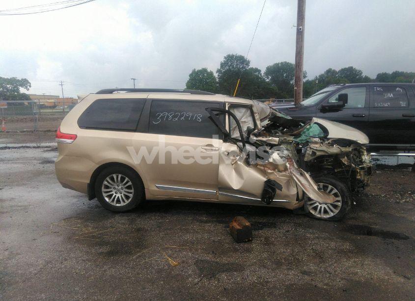 Photo 12 of 2014 Toyota Sienna XLE V6 8 PASSENGER (VIN 5TDYK3DC2ES443323)